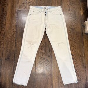 AMO Women’s very light blue boyfriend jeans